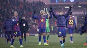 致敬，王刚庆祝足协杯冠军时背后写着：献给我们的主帅塞蒂恩